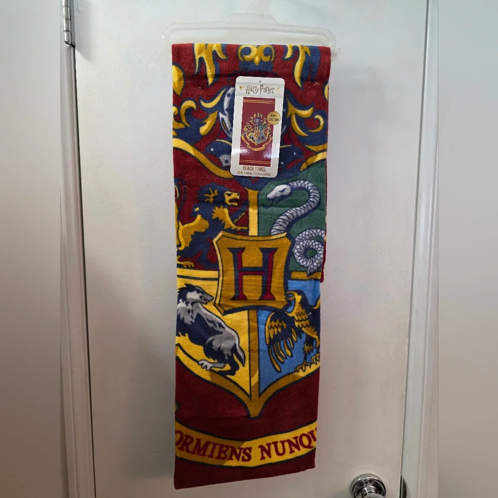 Harry Potter Gryffindor Crest Beach Towel - Multicolor